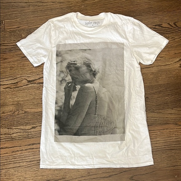 NWOT Taylor Swift Folklore Tshirt - Picture 1 of 4
